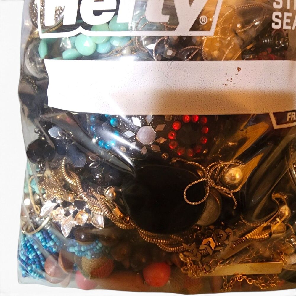 10 LB Unsorted Estate Costume Jewelry Lot Wearable Craft Repair Vintage to Now - Picture 8 of 10